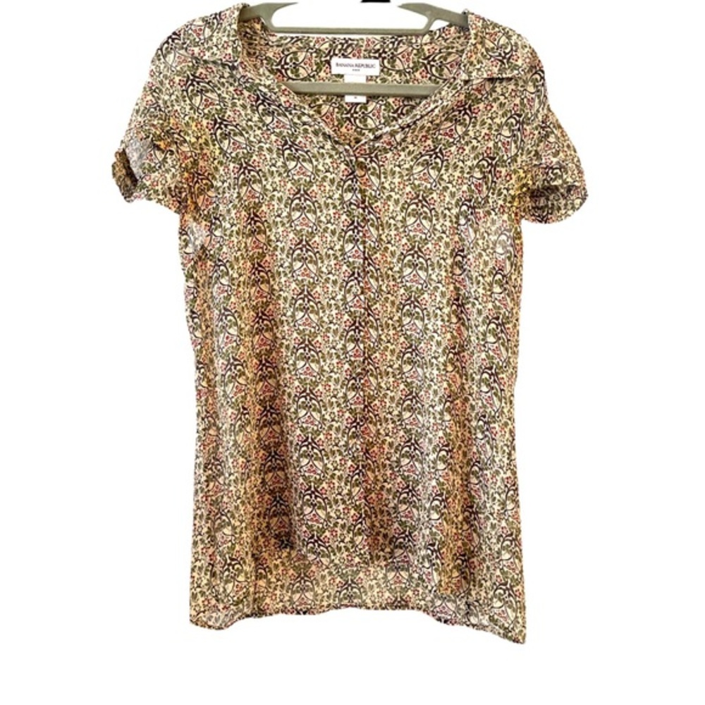 Banana Republic 100% Silk cap sleeve patterned button down blouse. CottageCore